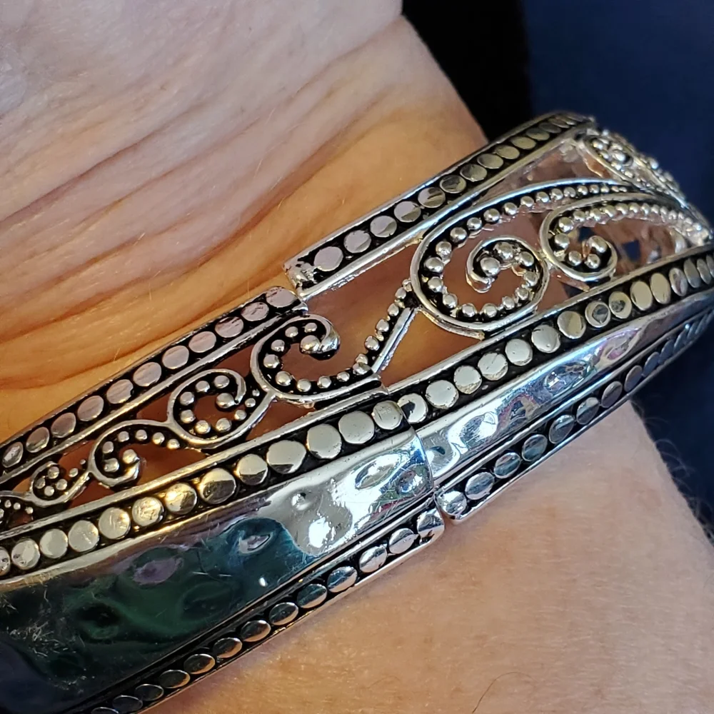 Fashion Leader silvertone scroll stretch bangle bracelet